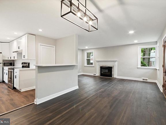 4th image of 24 Chester Ave