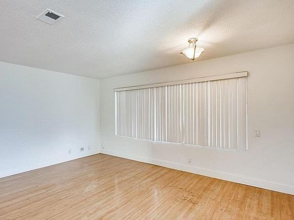 4th image of 1304 W Ponce De Leon Ave