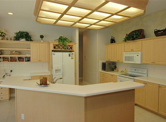 Light and Bright Kitchen