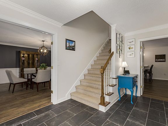3rd image of 204 Heathwood Pl