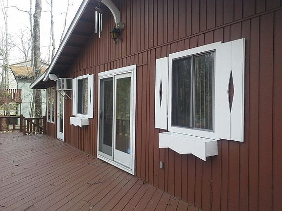 4th image of 128 Lake Shore Dr E