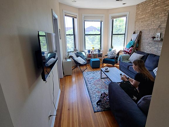 3rd image of 2654 N Ashland Ave APT 3F