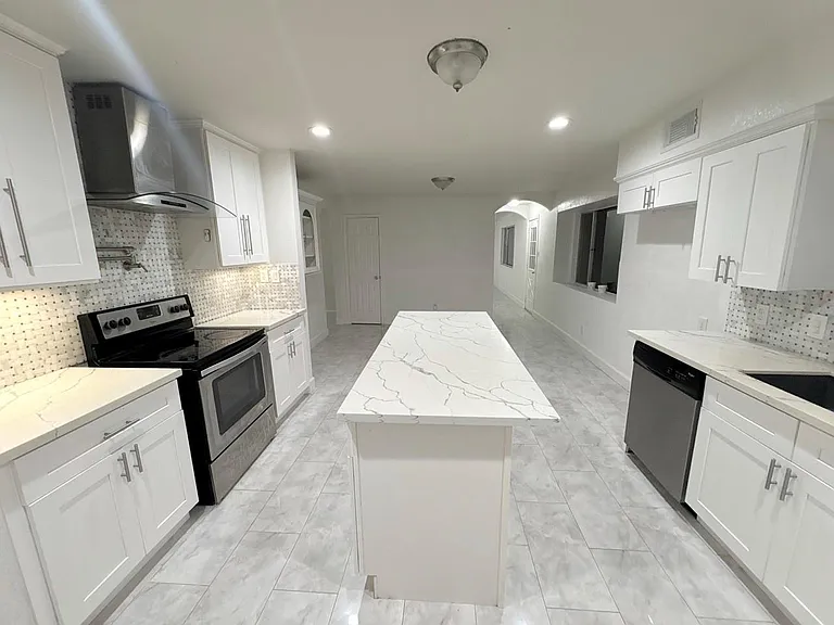 2695 S Woodloch St — Photo 4