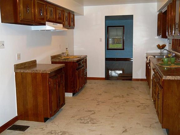 3rd image of 700 Orchard Dr