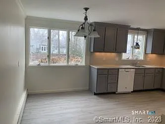 4 bed, 2.0 bath, 1872 sqft, $2,700 — Photo 4
