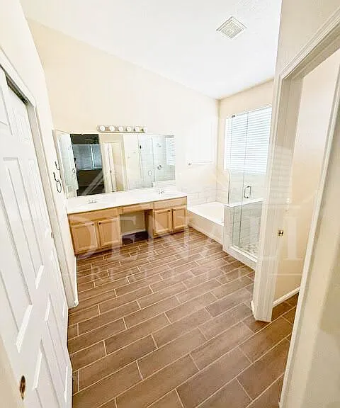 797 N Gregory Pl — Photo 7