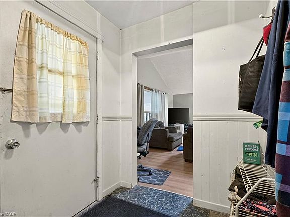 4th image of 76 Teal Ave