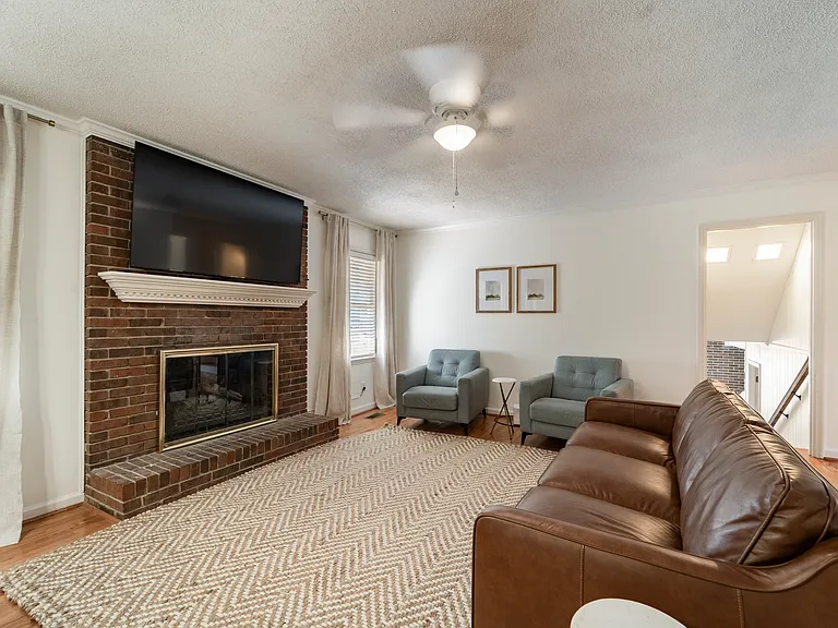 605 Regent Rd — Photo 2