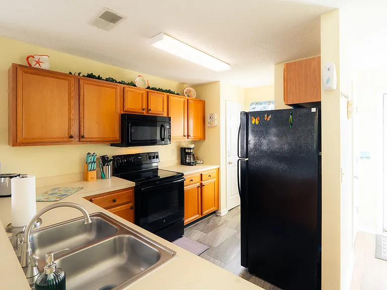 Full Kitchen.
