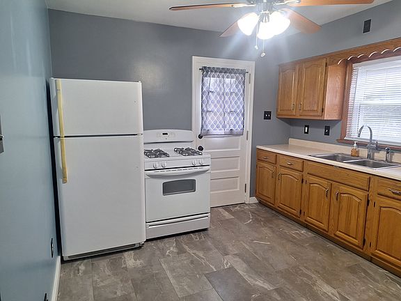 4th image of 305 Lee Ave #1