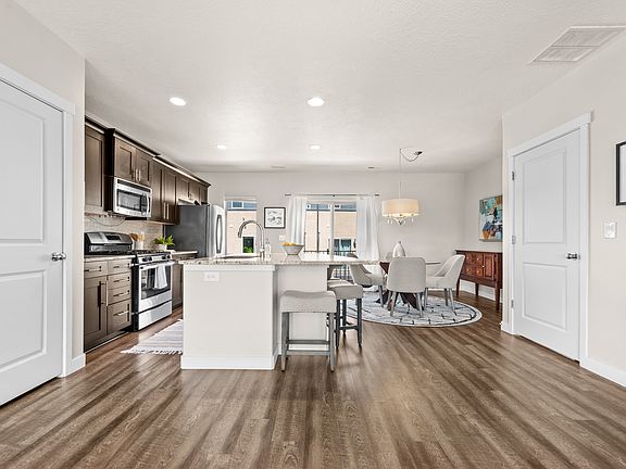 5th image of 36 W Gilbride Ave