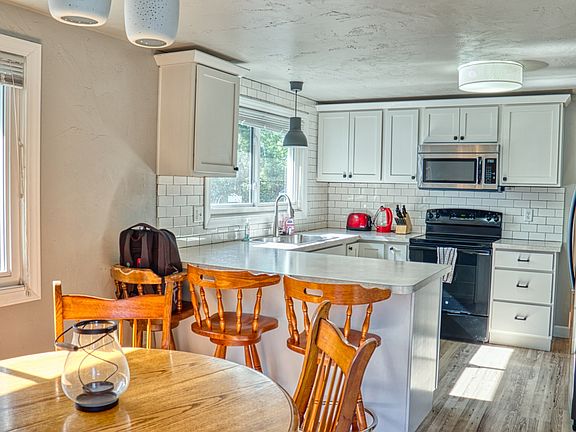 Dining to Kitchen