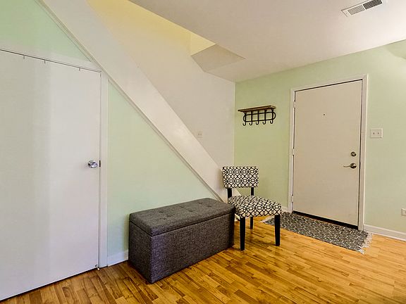 5th image of 8281 S Archer Ave #103