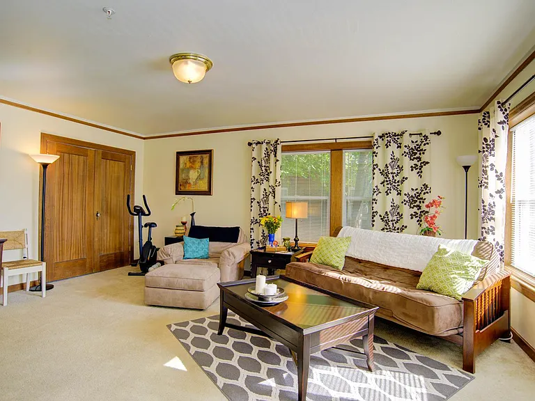 The Carlton — Photo 10