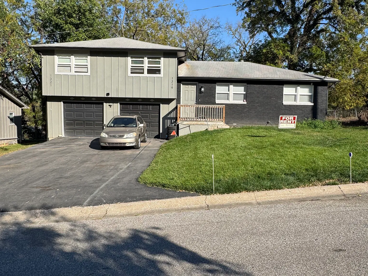 2 bed, 900 sqft, $1,300 — Photo 1
