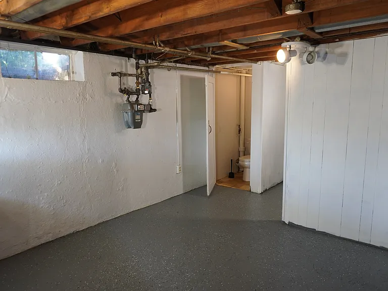 205 E Burke Ave — Photo 15
