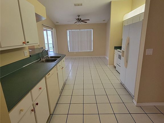 4th image of 311 Inman St
