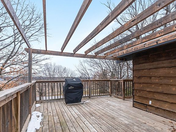 2nd image of 32 Hydro Bay Rd