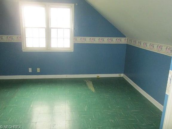 4th image of 906 Curtis Ave