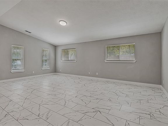 4th image of 57 Lonesome Dove Dr