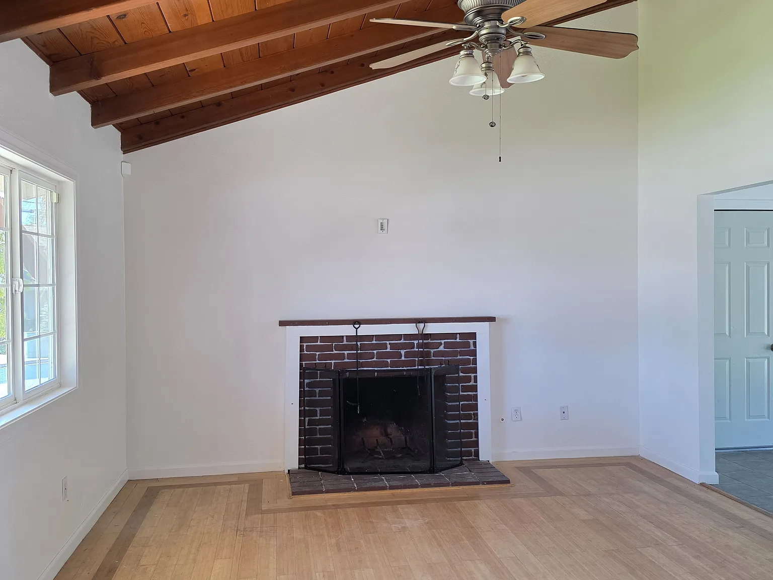3 bed, 1550 sqft, $3,600 — Photo 2