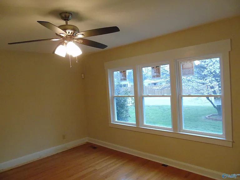 305 Thornton Ave SW — Photo 3
