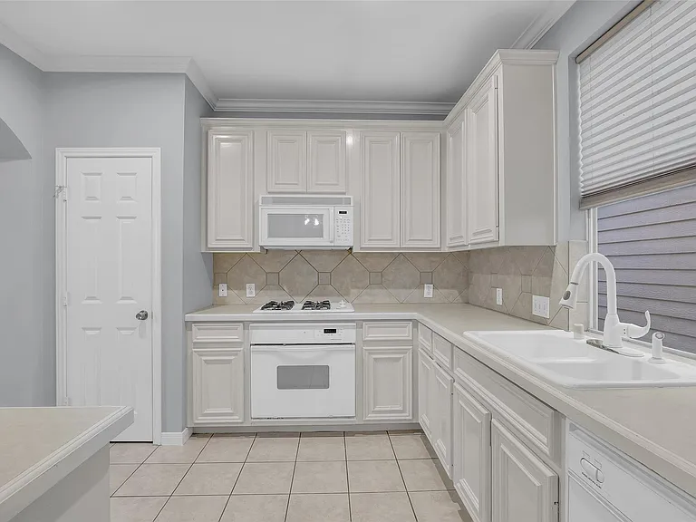 1417 W Webster St — Photo 19