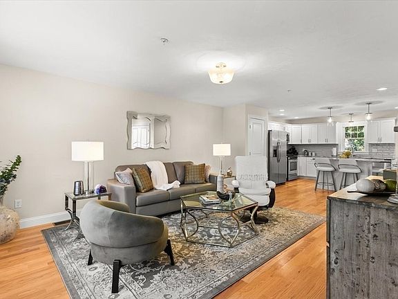 3rd image of 140 N Walker St #511