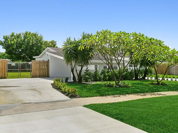 2nd image of 3720 Lake Osborne Dr