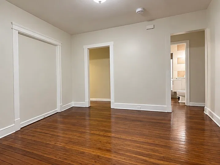 3 bed, 1043 sqft, $2,200 — Photo 2