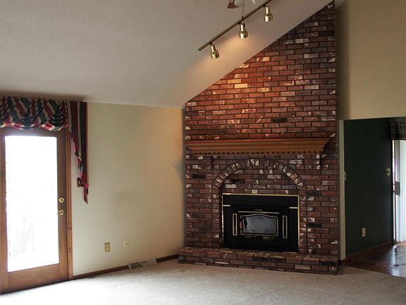 3rd image of 2846 Foxdale Dr
