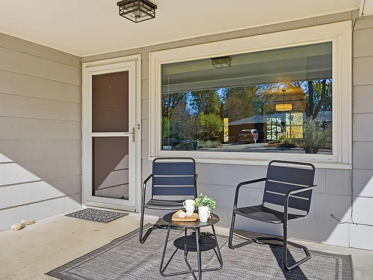 1004 Mantz Pl — Photo 27