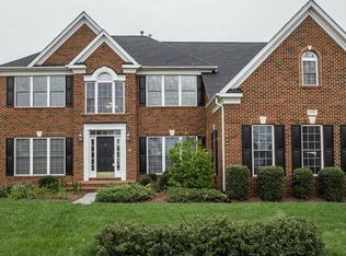 25768 Longforest Dr, Chantilly, VA 20152
