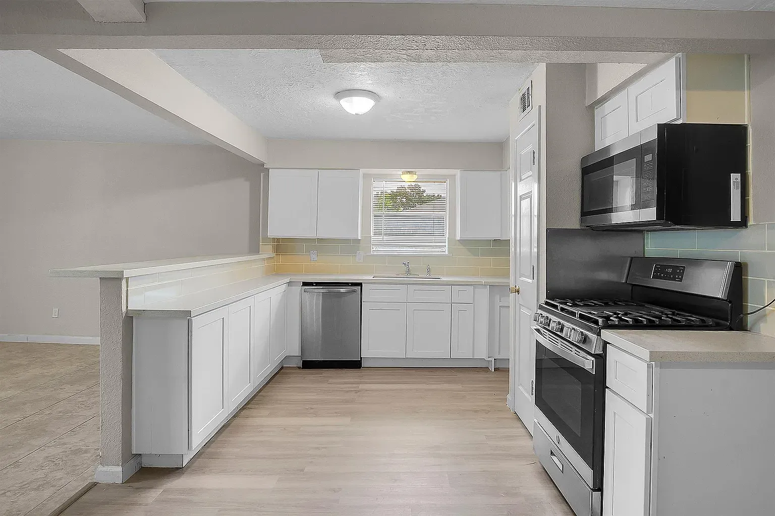 4 bed, 1690 sqft, $1,700 — Photo 2