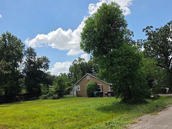 4th image of 6821 Beachwood St