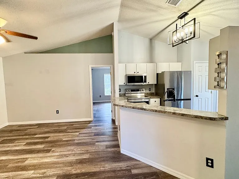 941 Park Valley Cir — Photo 12
