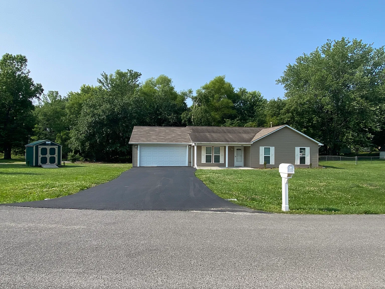 3 bed, 1230 sqft, $1,700 — Photo 1