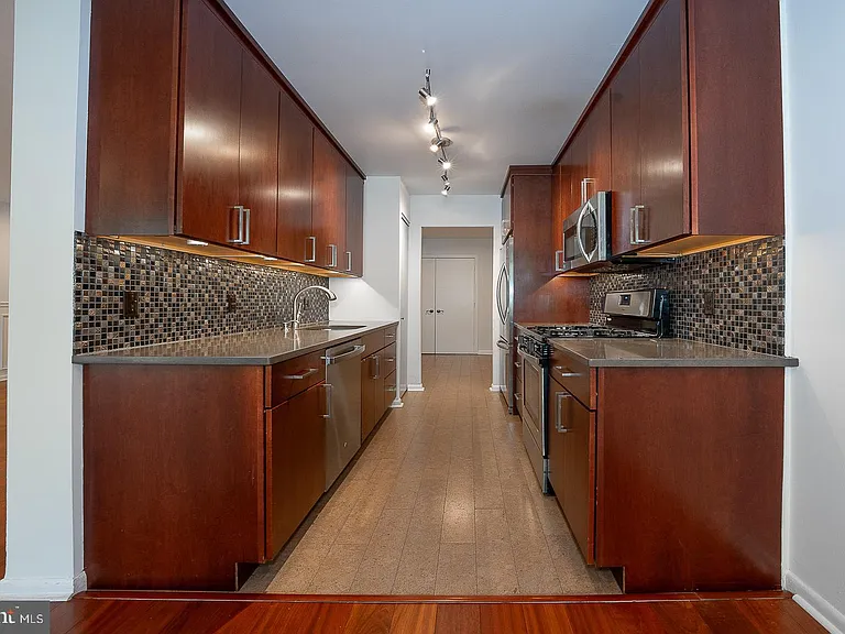 1640 Oakwood Dr #W-216 — Photo 18