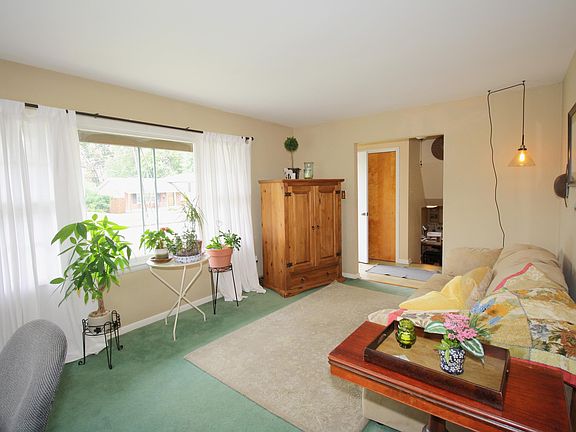 3rd image of 511 Cricklewood Dr