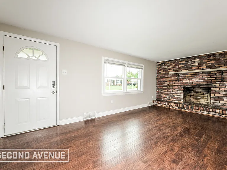 1003 Locust Dr — Photo 9
