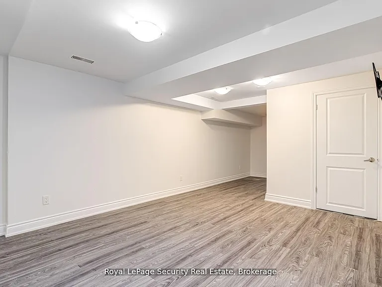 706 Gladstone Ave #LOWER — Photo 17