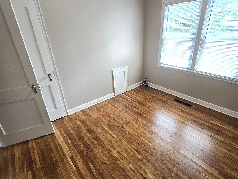 202 1st St W #202 — Photo 8