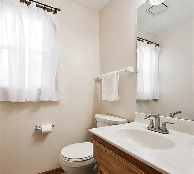13442 Sherwood Ave — Photo 7