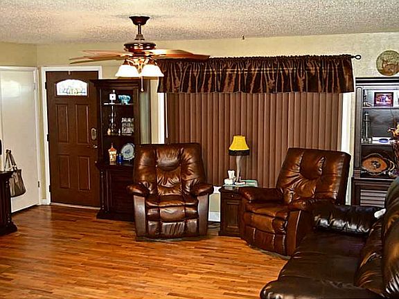 3rd image of 2531 Broadwater Ave