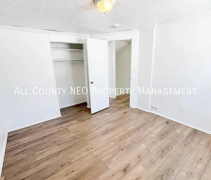 9584 Greenmeadow Rd #F — Photo 11