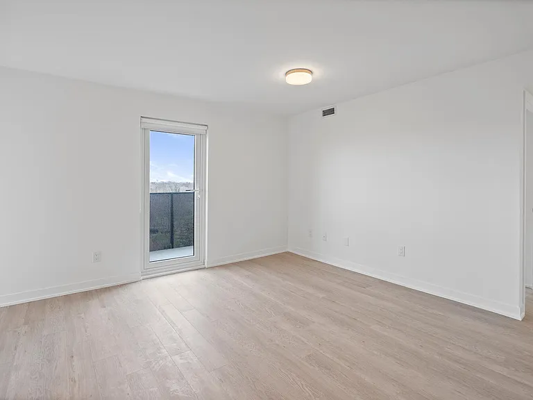 480 Wilson Ave — Photo 4