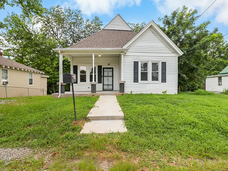 114 Emory St — Photo 2