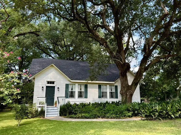 608 Church St, Woodville, MS 39669