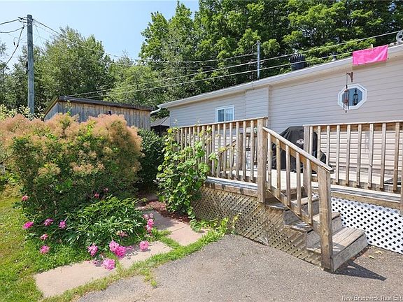 3rd image of 425 Kingsley Rd