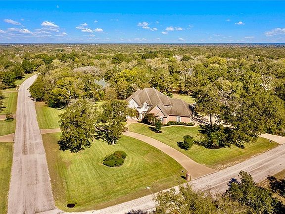 2nd image of 1520 Wayfarer Ln